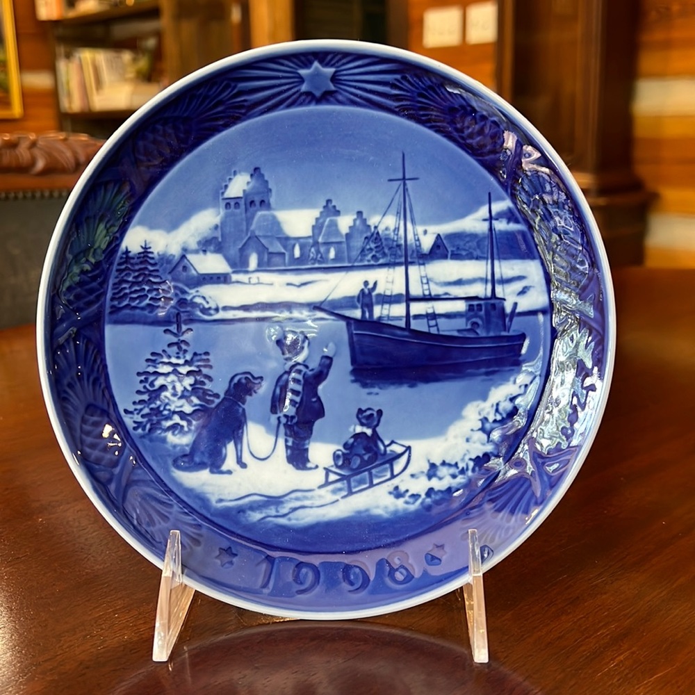 Royal Copenhagen Blue & White Annual Christmas Plate - 1998